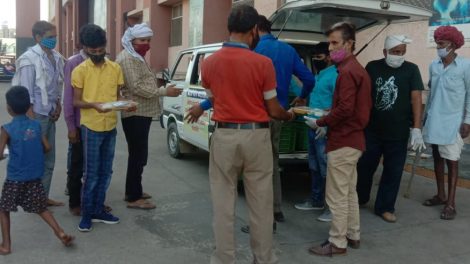 भट्टराक रत्न स्वामी अरिहंत ऋषि ने कोरोना वारियर्स के लिए "महाप्रसादम" अभियान शुरू किया