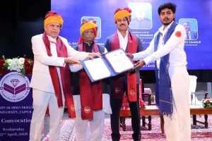 कर्नल राज्यवर्धन राठौड़ जयपुर बिड़ला ऑडिटोरियम में युवाओं को संबोधित करते हुए