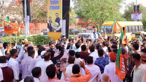 कर्नल राज्यवर्धन राठौड़ और भाजपा कार्यकर्ताओं द्वारा राष्ट्रीय अध्यक्ष का भव्य स्वागत।