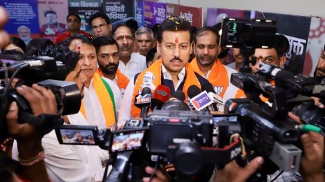 First-time young entrepreneurs showcasing an innovative tech product prototype to Cabinet Minister Col. Rajyavardhan Singh Rathore at a Jaipur startup meet.
