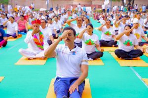Rajasthan Youth Minister Col. Rajyavardhan Singh Rathore is practicing yoga and speaking on preventative fitness at a public health gathering in Jaipur.