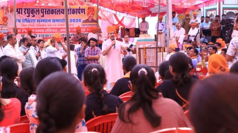 Youth Minister Col. Rajyavardhan Singh Rathore interacting with students and explaining Stand-Up India startup benefits at the Raghukul Library in Dausa.