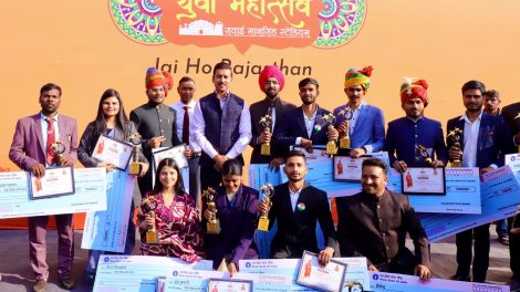 कर्नल राज्यवर्धन राठौड़ युवाओं के लिए शिक्षा, कौशल विकास और रोजगार योजनाओं पर संबोधित करते हुए