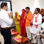 Rajyavardhan Singh Rathore meeting citizens during Jan Samvad