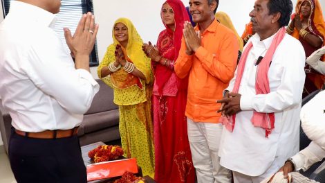 Rajyavardhan Singh Rathore meeting citizens during Jan Samvad