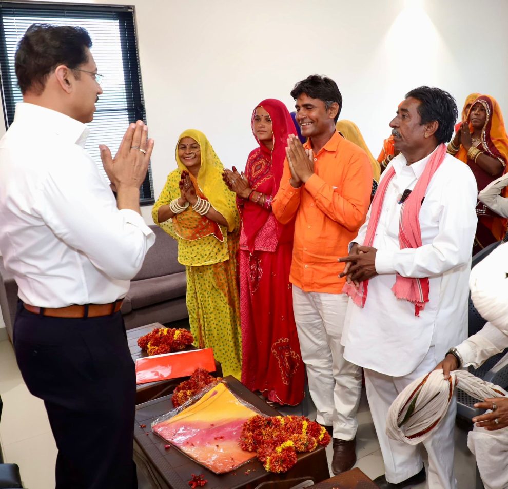 Rajyavardhan Singh Rathore meeting citizens during Jan Samvad
