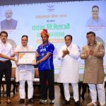 कॉमनवेल्थ गेम्स 2026 के पदक विजेताओं के साथ राज्यवर्धन राठौड़