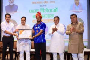 कॉमनवेल्थ गेम्स 2026 के पदक विजेताओं के साथ राज्यवर्धन राठौड़