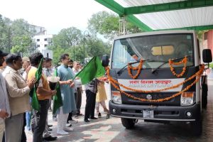 कर्नल राज्यवर्धन राठौड़ ने झोटवाड़ा में जेटिंग मशीन को हरी झंडी दिखाई